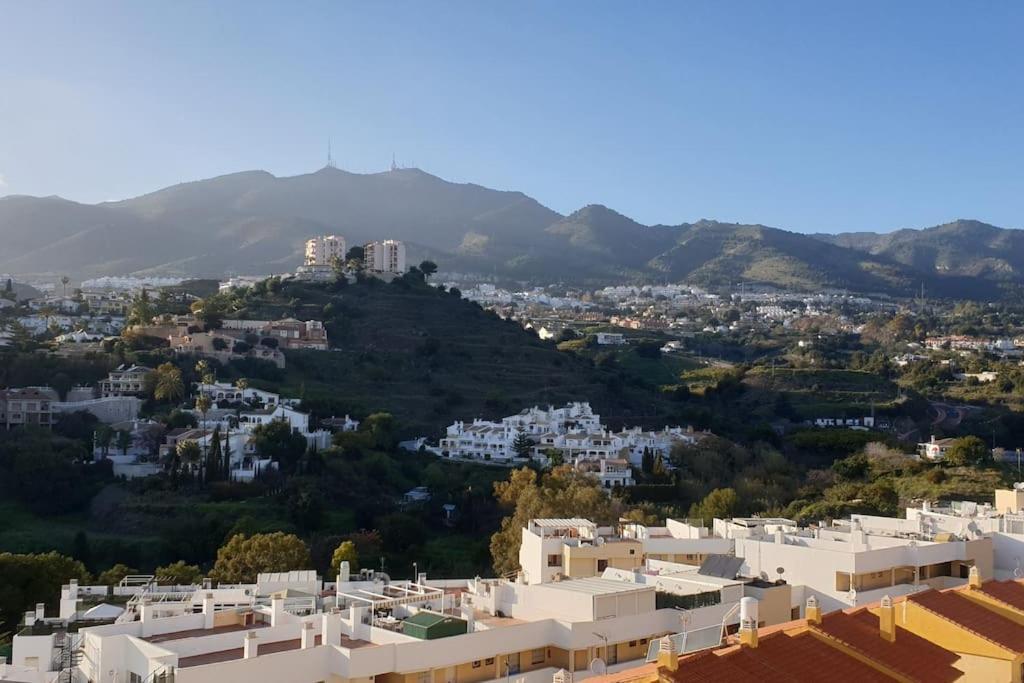 Luxury Penthouse With Sea&Mountain Views & Hot Tub - Tranquility & Rest Apartamento Benalmádena Exterior foto