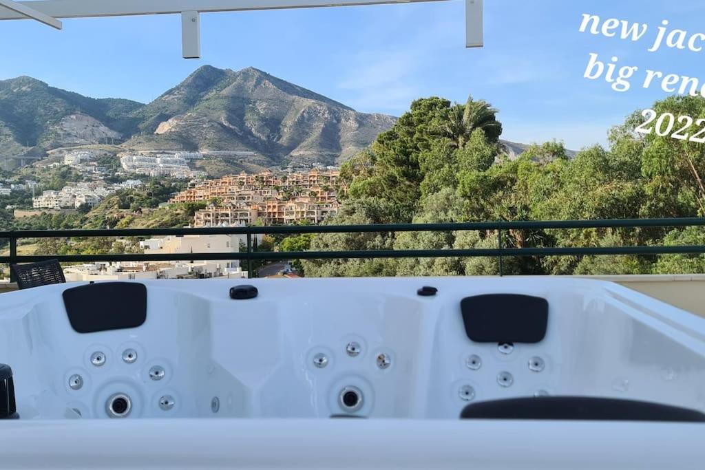 Luxury Penthouse With Sea&Mountain Views & Hot Tub - Tranquility & Rest Apartamento Benalmádena Exterior foto